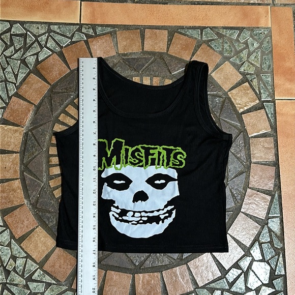 Misfits Inspired Cropped Ribbed Crop Top - Picture 6 of 6